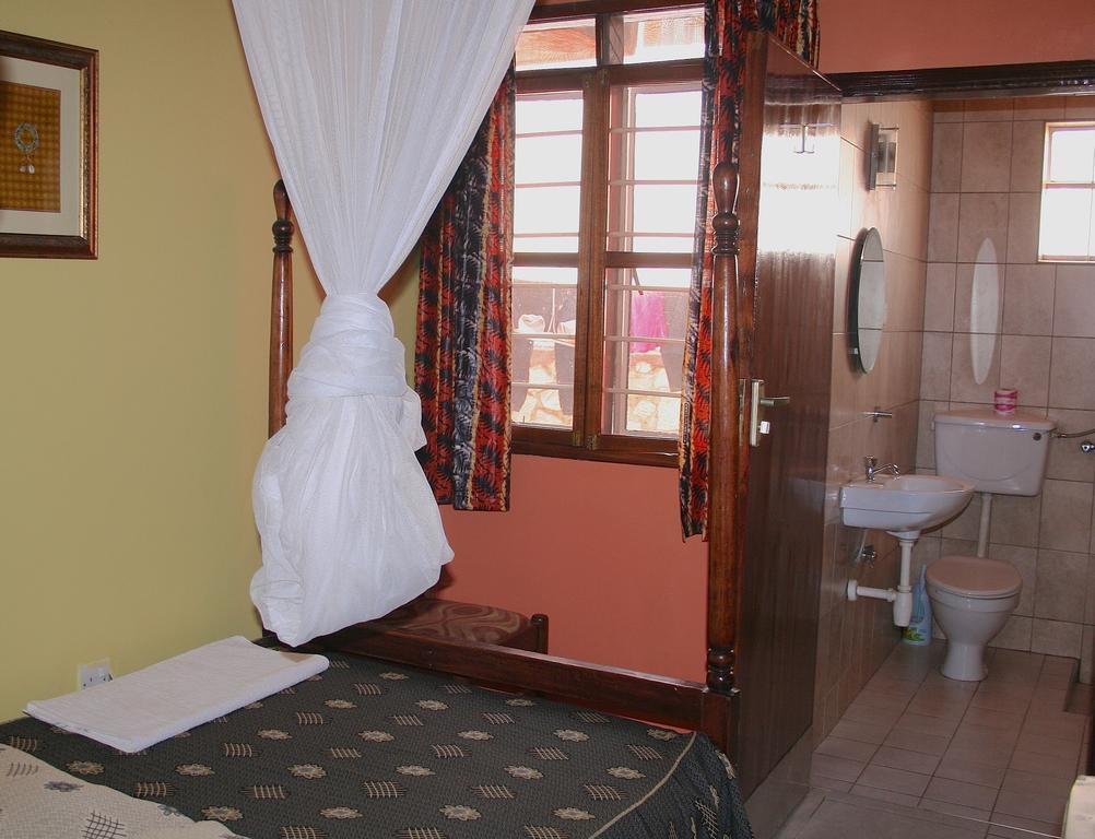 Hotel Acacia Kampala Kültér fotó
