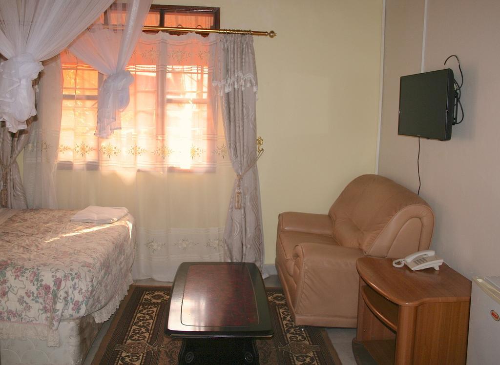Hotel Acacia Kampala Szoba fotó