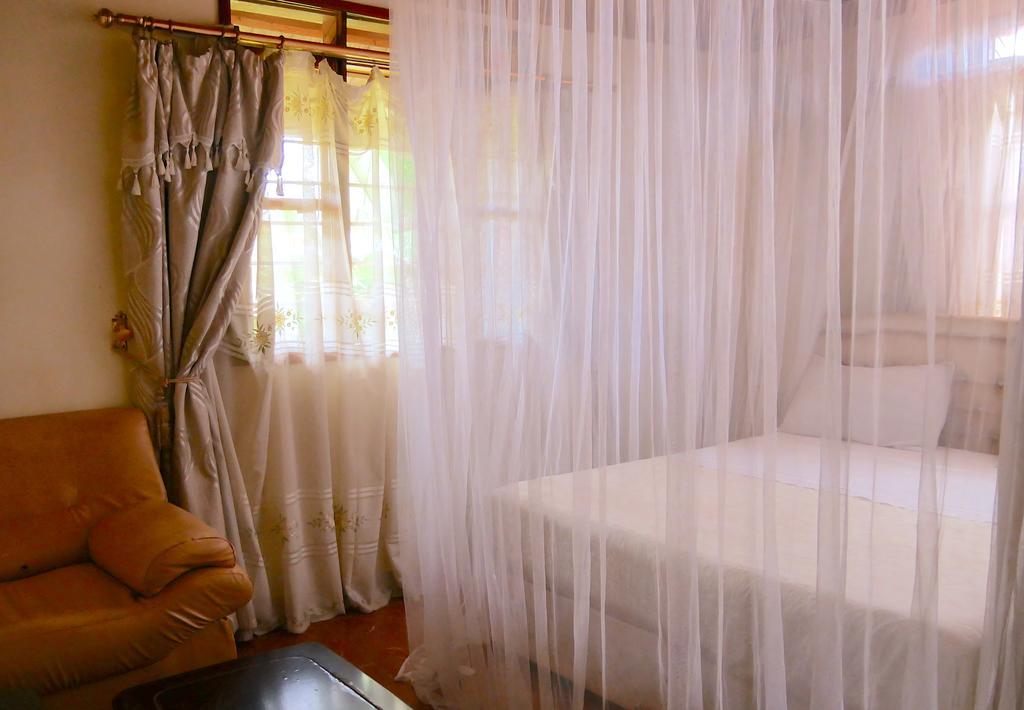 Hotel Acacia Kampala Kültér fotó