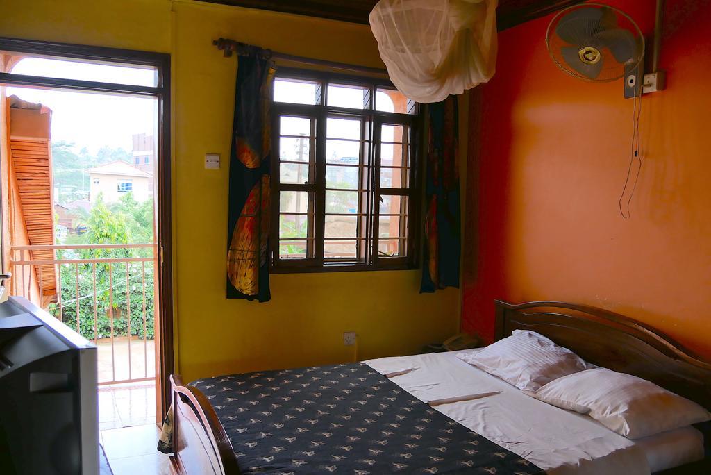 Hotel Acacia Kampala Kültér fotó