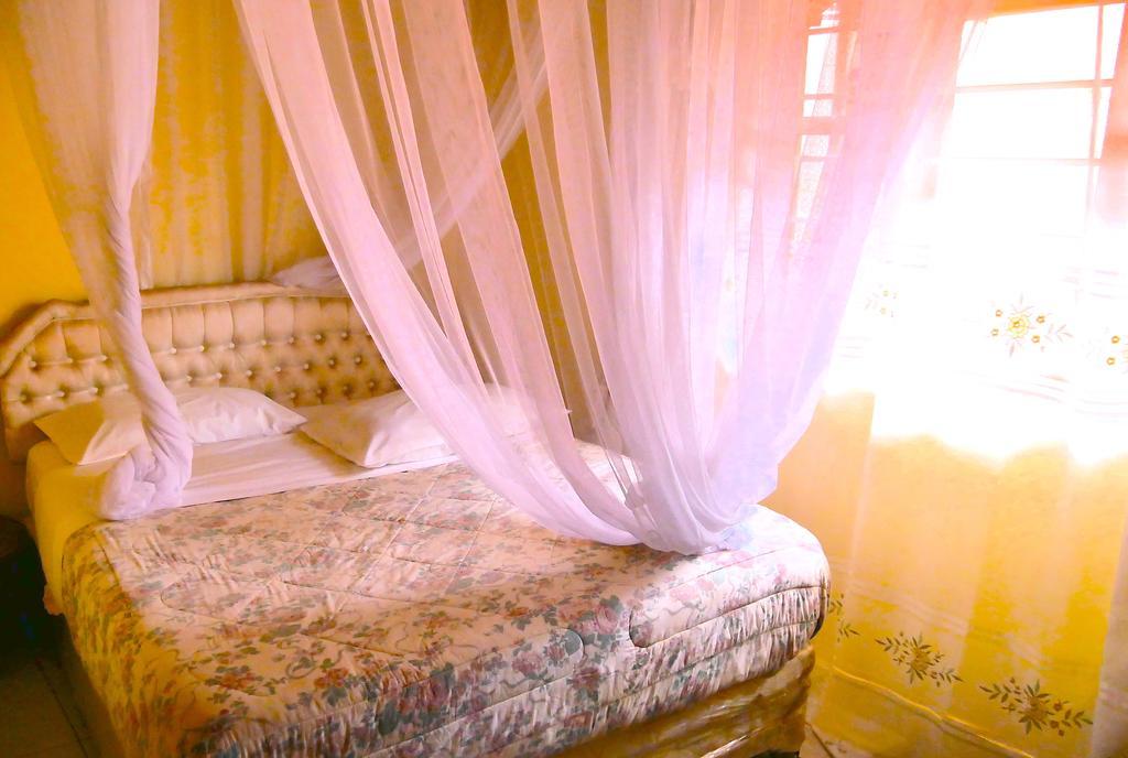 Hotel Acacia Kampala Kültér fotó