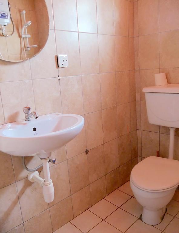 Hotel Acacia Kampala Kültér fotó