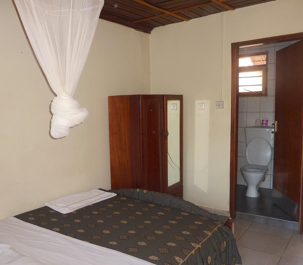 Hotel Acacia Kampala Szoba fotó